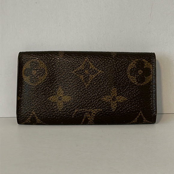 14 Louis Vuitton Brown Monogram Leather 4 Key Holder Case